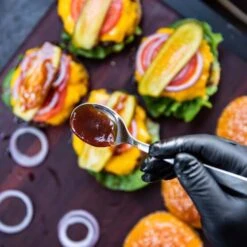 Smokey Q Bull's Head BBQ Sauce 380G -BCF Outdoor Gear BCF 619674 03 hi res